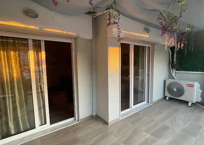 Christos Urban Oasis Apartament